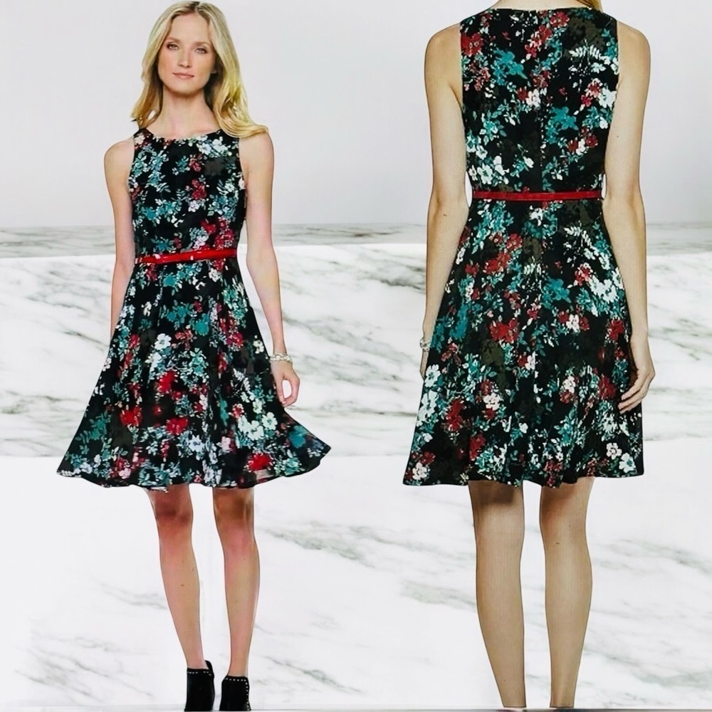 ELLE Aqua Floral
Print Pleated Fit & Flare Dress
Size M